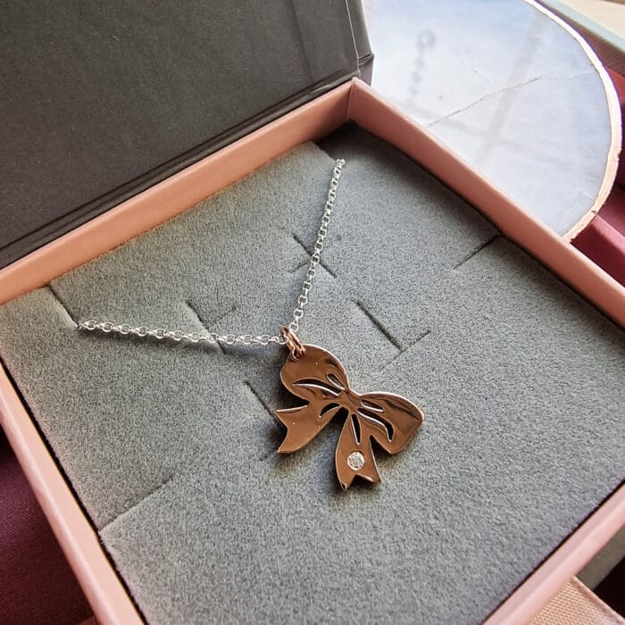 Gorgeous Bow Necklace in Rose Gold – Limited Edition