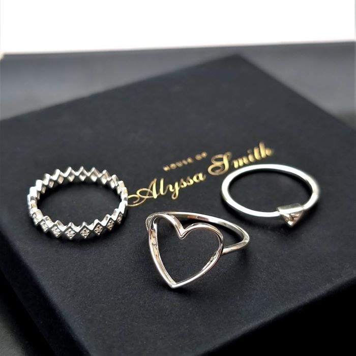 Simple sale heart ring