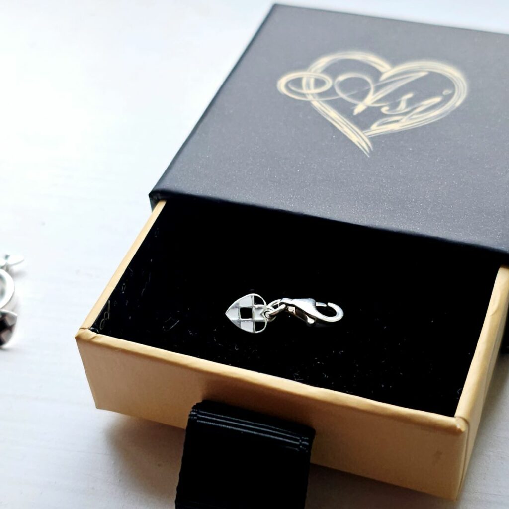 Tiny Chequered Heart Charm/Pendant