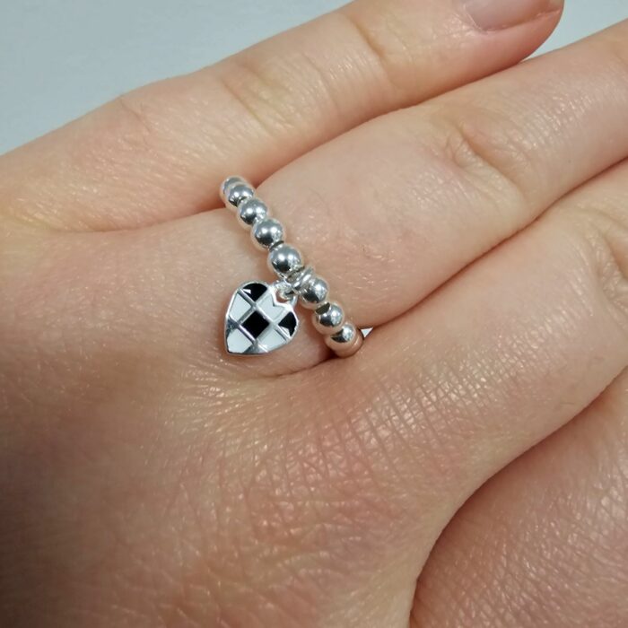 Sterling Silver Beaded Stretchy Charm Ring with Chequered Racing Heart - Image 2