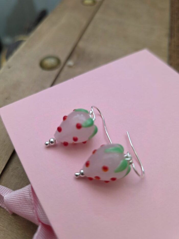 Bargain Hunters Strawberry Lamp Work Glass Earrings 28-  Sterling Silver - Image 2