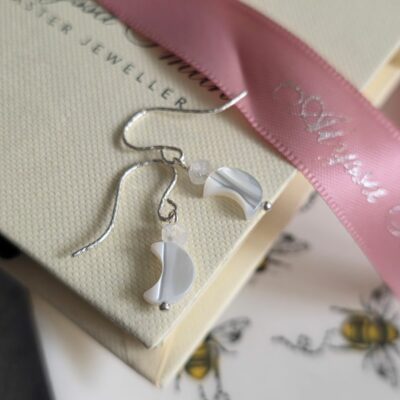 Bargain Hunters Treasure 31 Sparkle Drop Mother of Pearl Moon Earrings