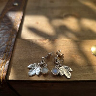 Bargain Hunters Treasure 46 – Beautiful Maple Leaves Stud Drop Earrings with Rainbow Moonstones