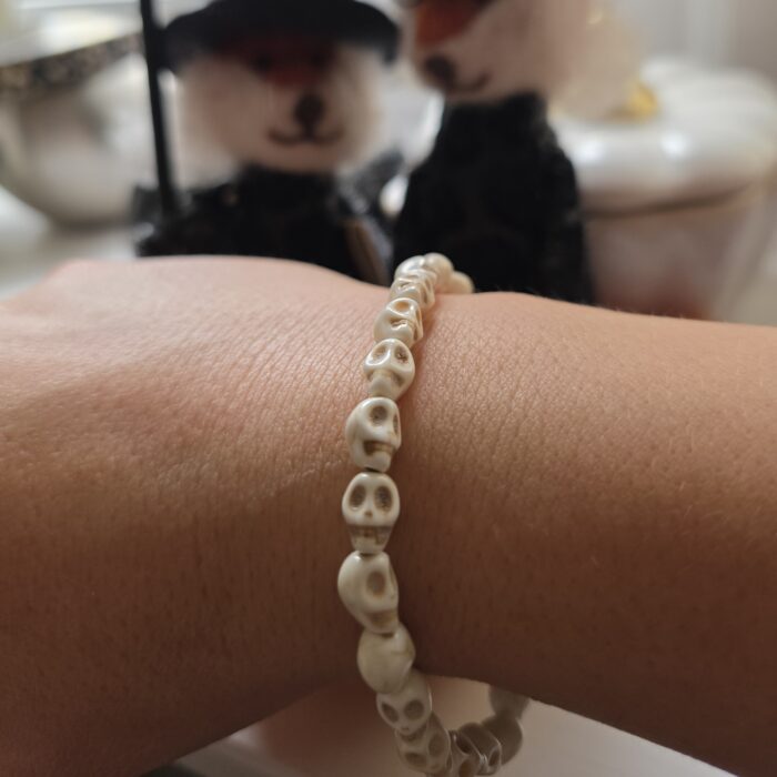 White Howlite Stretchy Gemstone Skull Bracelet