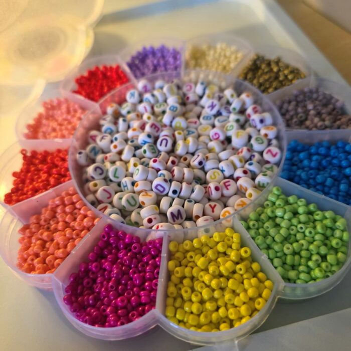Creative Genius Crafty Words Initial Jewellery Making Box - Image 4